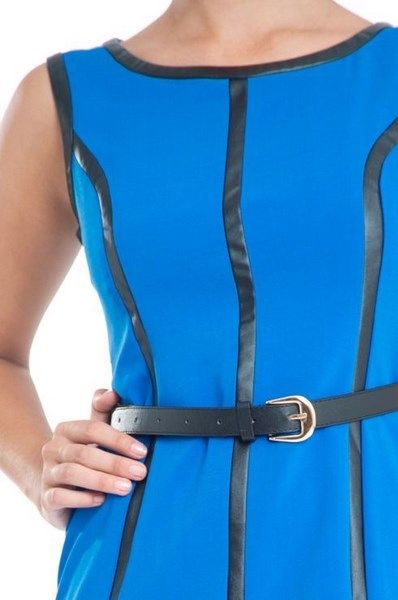 vestido azul tiras negras detalle